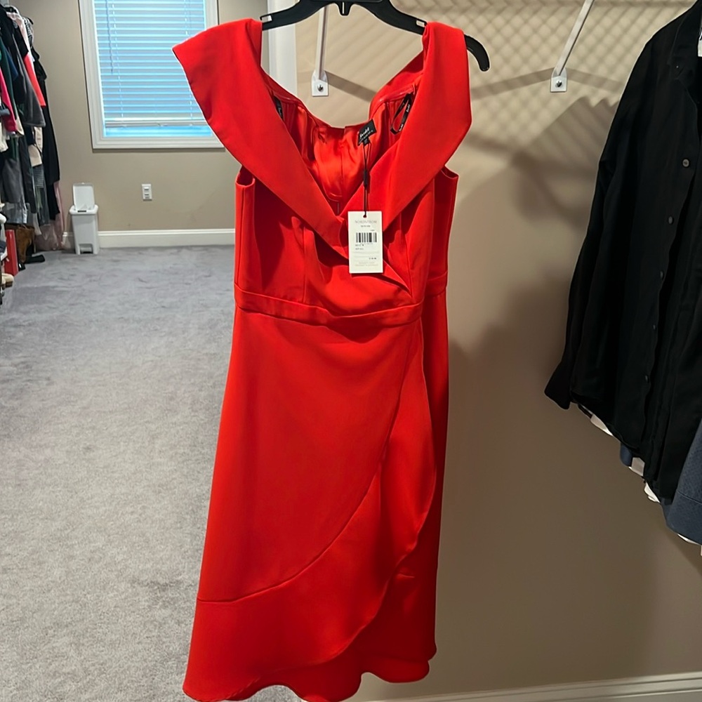 Bardot dress from Nordstrom, size 8. Never worn. Smoke free, pet free, home.